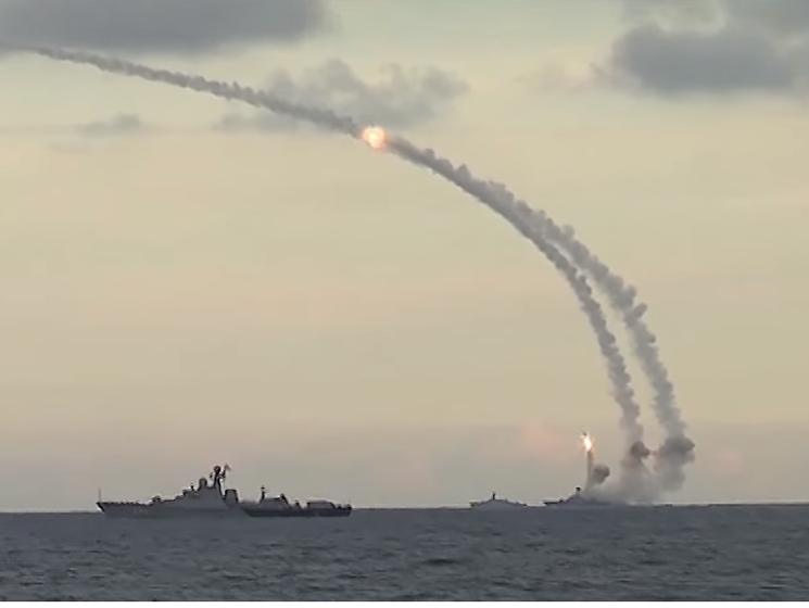 Минобороны РФ: Каспийская флотилия нанесла ракетный удар по ИГИЛ, все цели поражены. Видео