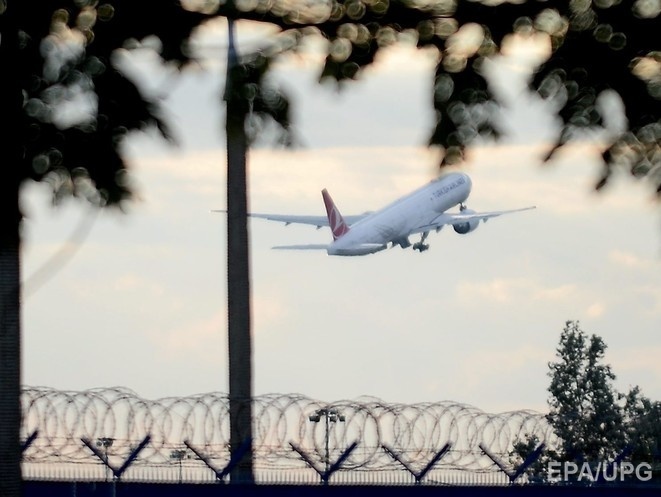 Самолет, направлявшийся из Нью-Йорка в Стамбул, совершил экстренную посадку из-за угрозы взрыва
