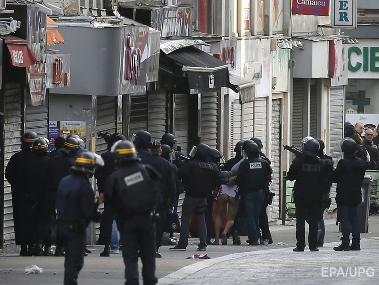 Reuters: Семь из восьми задержанных в ходе полицейской спецоперации в Сен-Дени отпущены на свободу