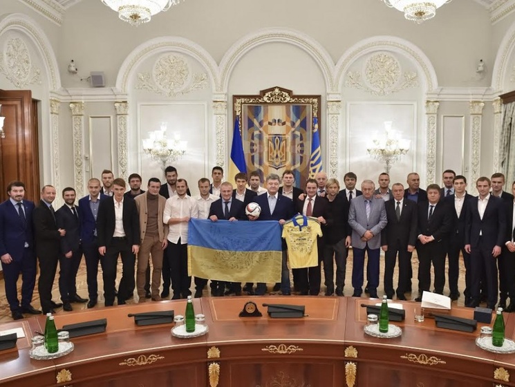 Порошенко встретился со сборной Украины по футболу
