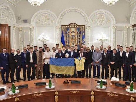 Порошенко встретился с футболистами украинской сборной