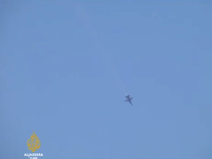 Российский Су-24 сбит на сирийско-турецкой границе. Видео