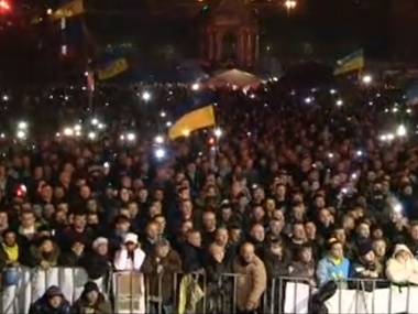 Майдан требует отставки Януковича до 10 утра субботы