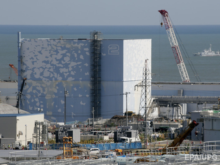 Защитная стена аварийной АЭС "Фукусима-1" накренилась под напором грунтовых вод