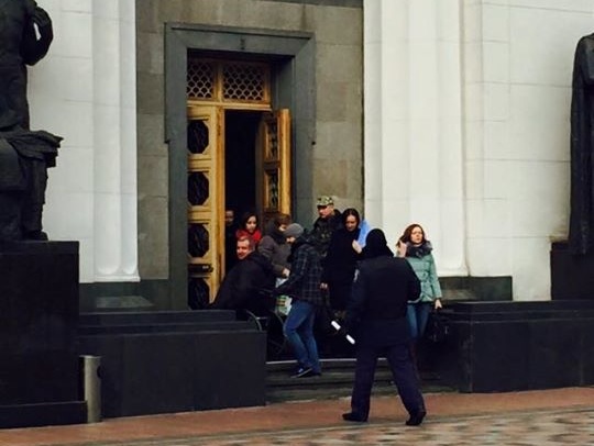 Дайджест 26 ноября: Раду "заминировали", антикоррупционный прокурор будет назначен без проверки на полиграфе, Савченко поздравила Кольченко