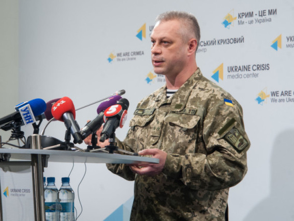Спикер АП Лысенко: В зоне АТО из-за подрыва на взрывных устройствах ранены пятеро украинских военных