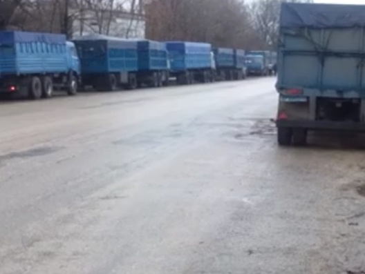 Журналист Смедля: В Крыму машины с краснодарскими и ростовскими номерами почти месяц вывозят урожай зерновых