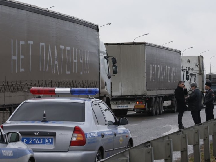 В России протестующих дальнобойщиков из Дагестана остановили полицейские