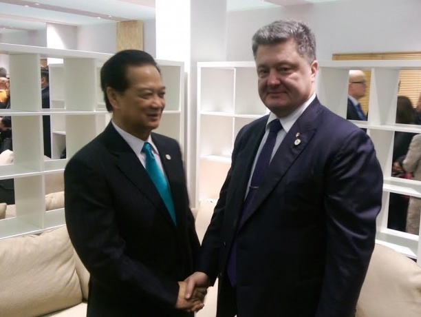 Порошенко пригласил премьера Вьетнама в Украину
