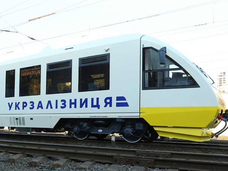 "Укрзалізниця": Зарплата железнодорожников выше среднемесячной почти по всей Украине