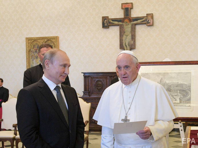 В Ватикане сообщили, что папа римский говорил с Путиным об Украине