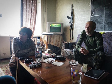 Автор фильма Шахида Тулаганова записывала интервью с людьми, сражавшимися по разные стороны баррикад