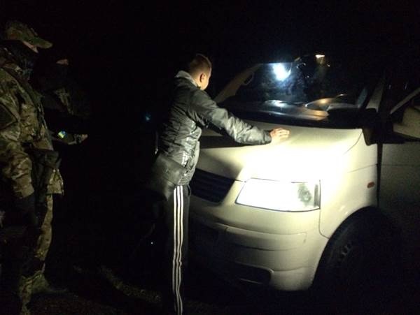 Правоохранители задержали двух жителей Волынской области при попытке переправить через границу шестерых афганцев