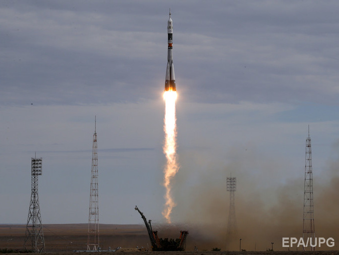 Россия запустила ракету "Союз" с двумя военными спутниками