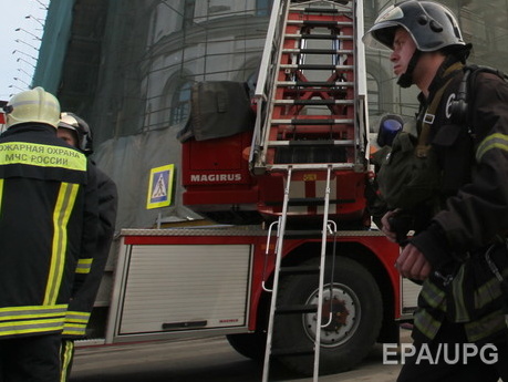 В России в результате пожара в дачном поселке погибли восемь подростков