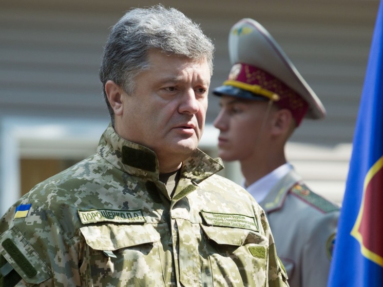 Порошенко: Украина гордится своим войском и доверяет ему