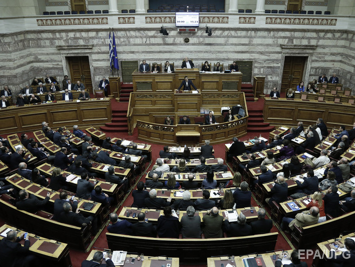 Парламент Греции ночью принял бюджет на 2016 год