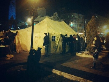 В три часа ночи львовский суд запретил устанавливать палатки в городе