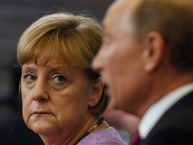 Меркель собирается поговорить с Путиным об Украине