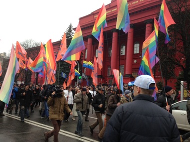 На Евромайдан пришли провокаторы с флагами "Кличко – так!", произошла потасовка