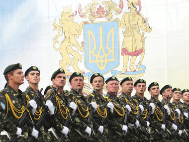 Вооруженные силы: Армия остается с народом Украины