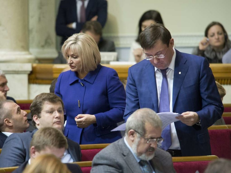 Луценко: Арифметически хватает голосов для отставки Яценюка, но их нет для назначения нового премьера