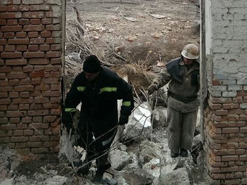 Два человека погибли в завалах здания в Николаевской области