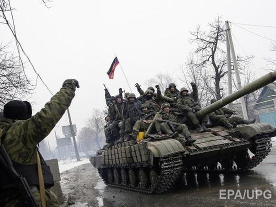 Украинская разведка: Боевики сосредоточили танки и тяжелую артиллерию в районе Донецка