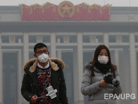 Густой смог в Пекине лишил горожан возможности нормально дышать