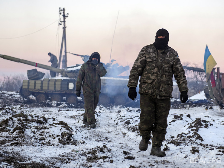 Пресс-центр АТО: Боевики за ночь 20 раз обстреливали позиции украинских военных на Донбассе