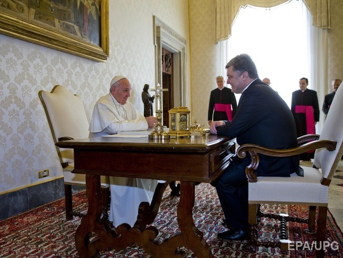 Порошенко поздравил Папу Франциска с днем рождения, сообщив, что ему всегда рады в Украине