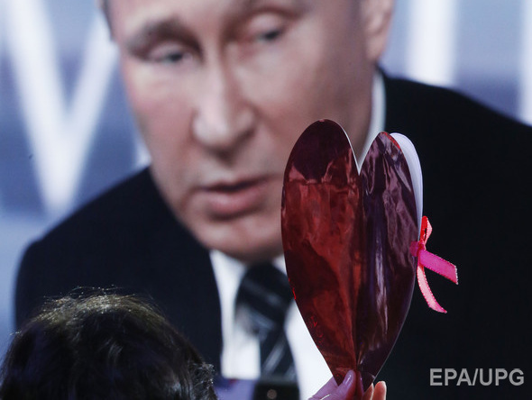 "Спасибо Путину за это!", или семь нелепых благодарностей от российских журналистов на пресс-конференции