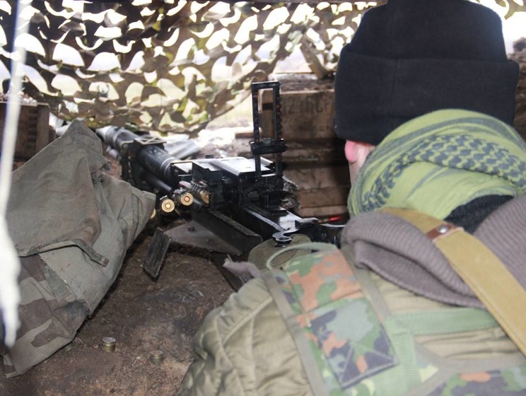 Пресс-центр АТО: Боевики за ночь около 20 раз обстреляли украинские позиции на Донбассе