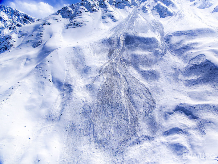 Гидрометцентр предупреждает об опасности схода лавин в Карпатах