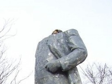 В Одессе повредили еще два памятника Ленину