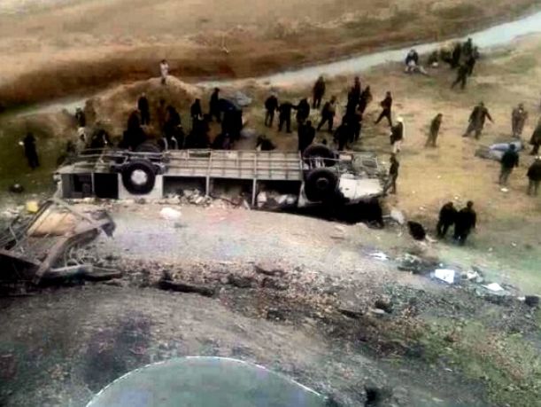 В Афганистане пассажирский автобус столкнулся с нефтевозом, погиб 21 человек