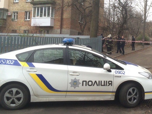 В Киеве из-за взрыва возле жилого дома погиб мужчина 