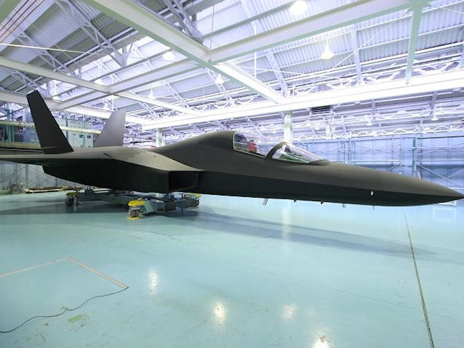 Японские разработчики проведут испытание боевого самолета-невидимки в феврале 2016 года 