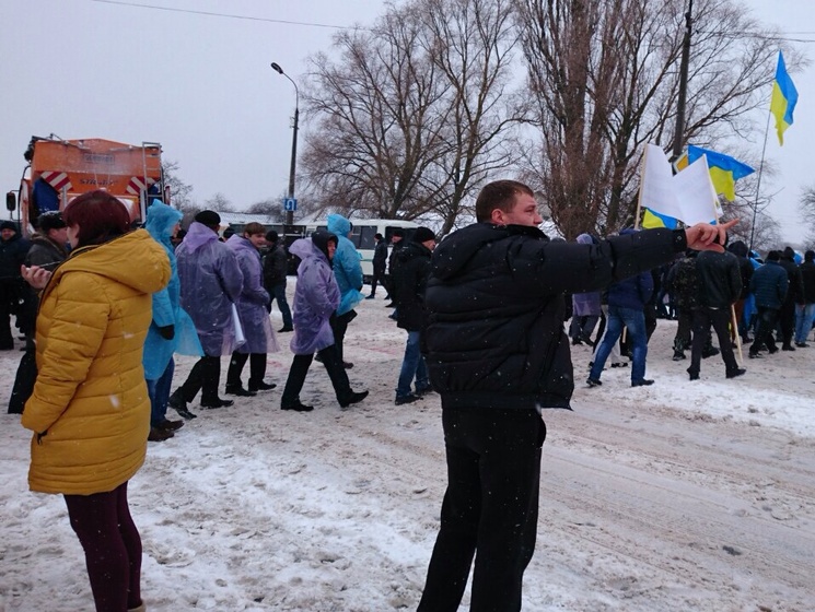 В Черниговской области аграрии заблокировали трассу на Киев в знак протеста против изменений в Налоговый кодекс