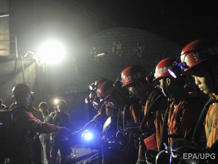 В Китае найдены живыми пятеро заблокированных в шахте горняков