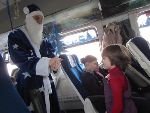 Поезд Деда Мороза с 3 января до Старого Нового года будет ездить по Киеву дважды в день