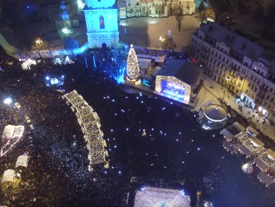 Опубликованы кадры новогоднего Киева с высоты птичьего полета. Видео