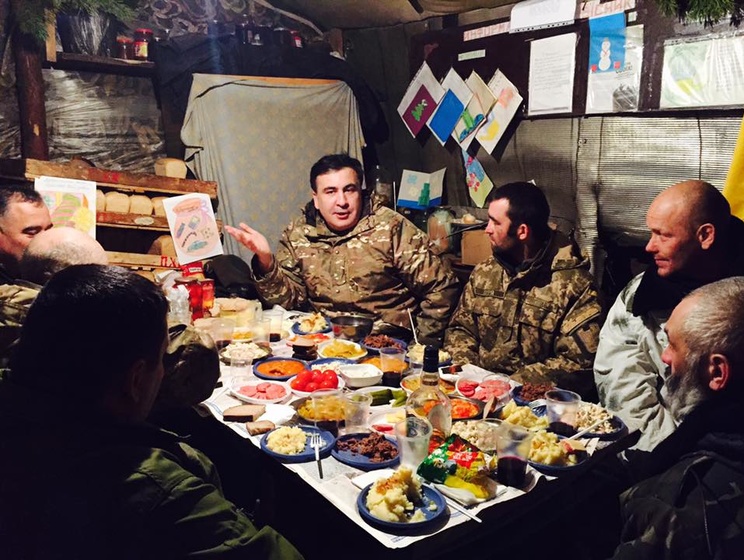 Саакашвили встретил Новый год в блиндажах на передовой в зоне АТО