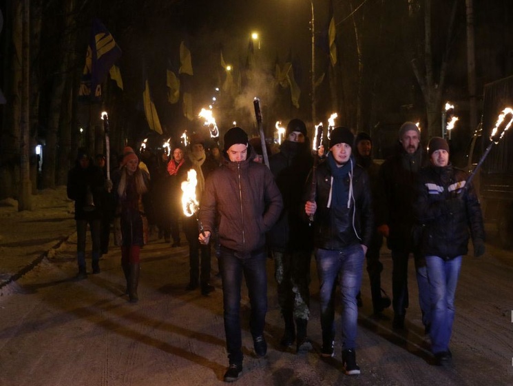 В Славянске впервые в истории города прошло факельное шествие в честь Бандеры