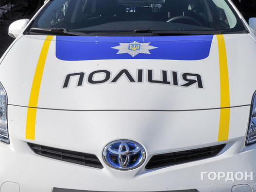 В Мукачево пьяный водитель наехал на полицейского и травмировал его