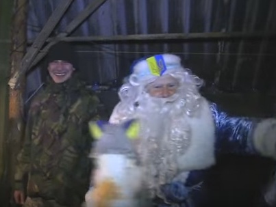 Львовяне посетили украинских военных в зоне АТО, чтобы поздравить с Новым годом. Видео