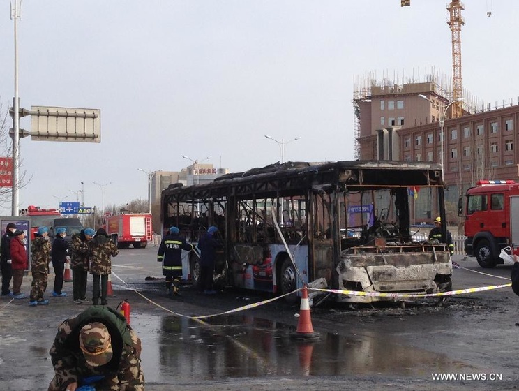 В Китае при пожаре в пассажирском автобусе погибли 14 человек