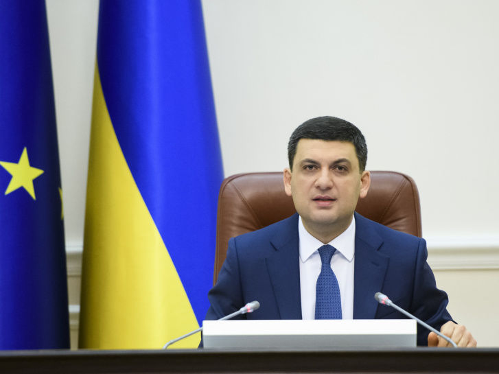 "С уважением отношусь к выбору украинцев". Гройсман поручил министрам подготовить отчеты для своих преемников