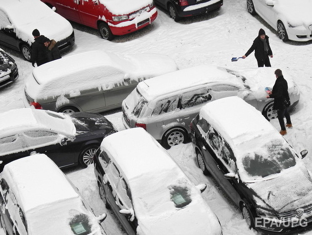 Въезд грузовиков в Одессу закрыли из-за снегопада 