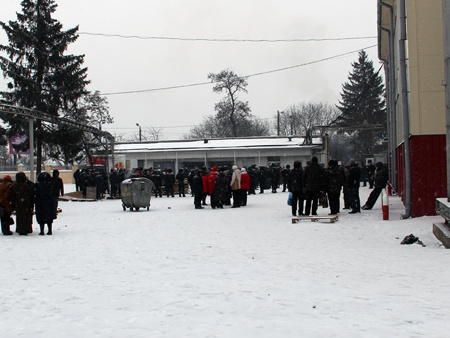 Конфликт вокруг кондитерской фабрики в Житомире договорились решать в судебном порядке